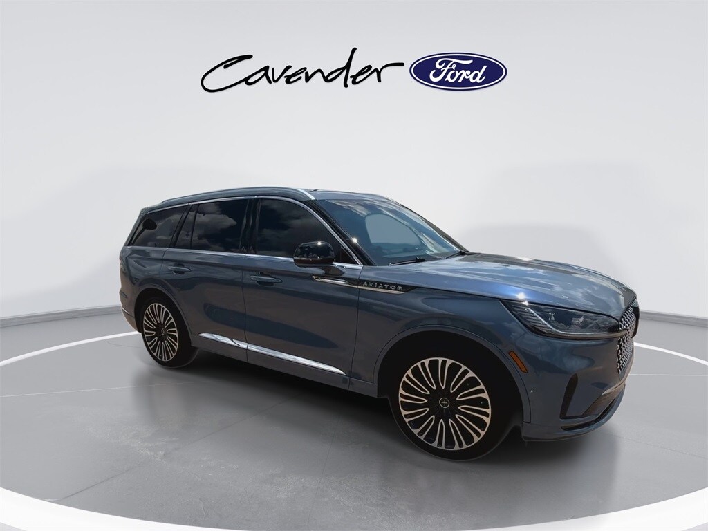 2025 Lincoln Aviator Black Label photo 3