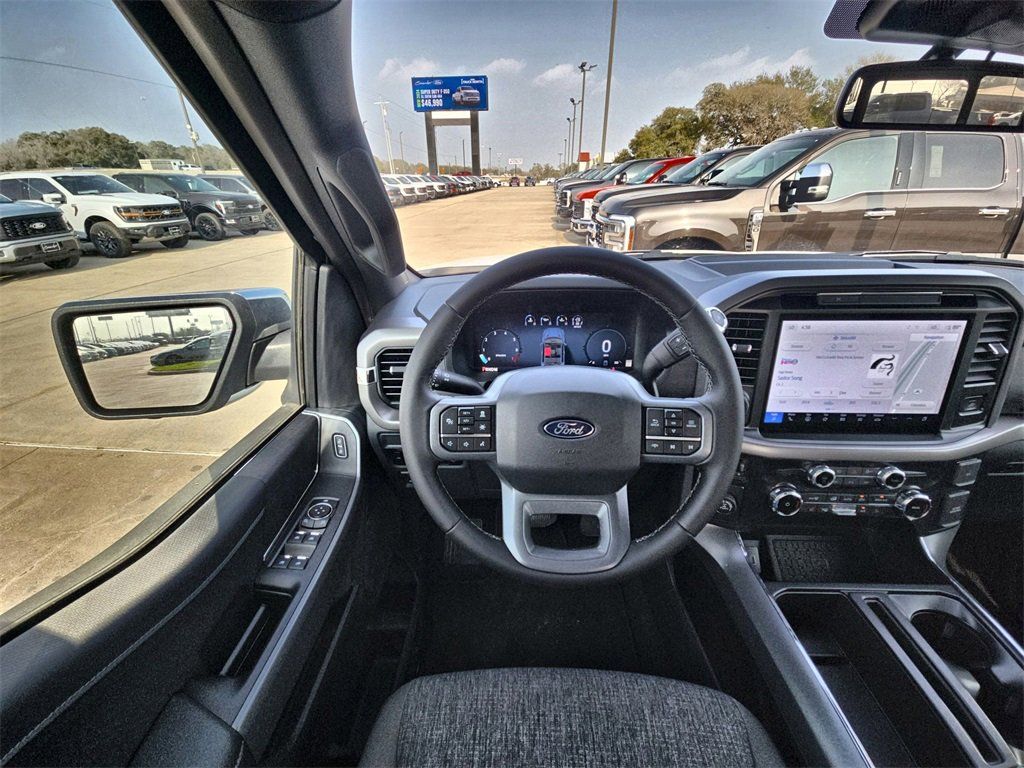 2025 Ford F-150 XLT - Photo 10
