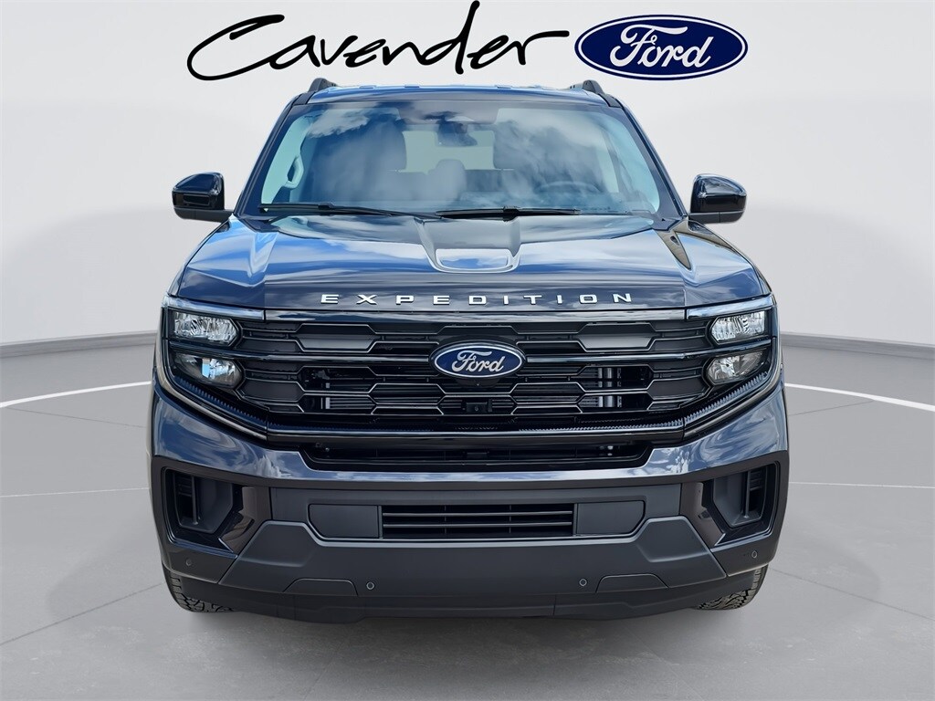 2025 Ford Expedition photo 2