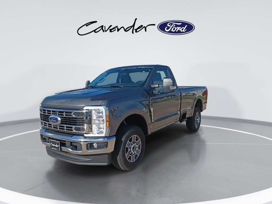 2025 Ford F-350 XLT photo 4