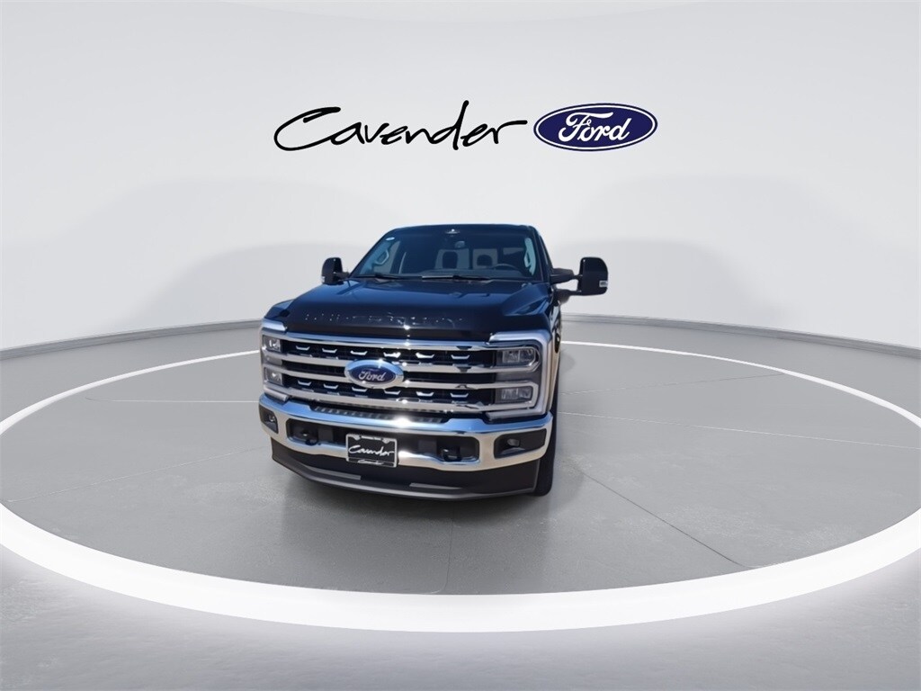 2025 Ford F-350 Lariat photo 3