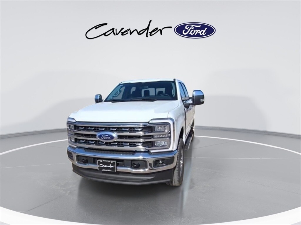 2025 Ford F-350 Lariat photo 3