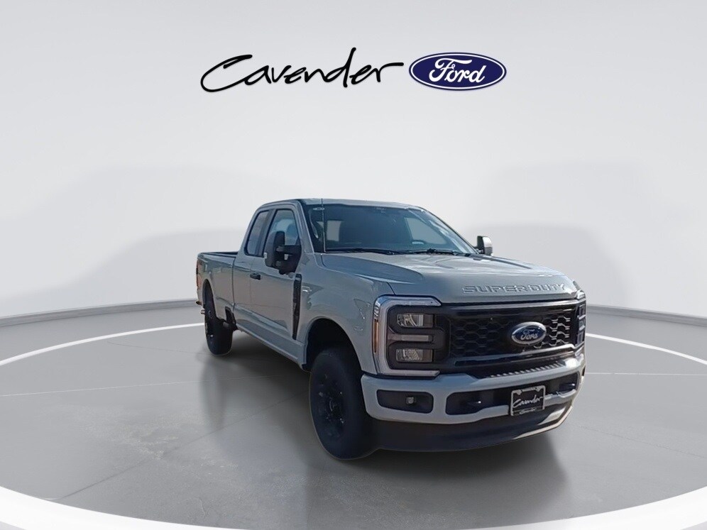 2025 Ford F-350 photo 2