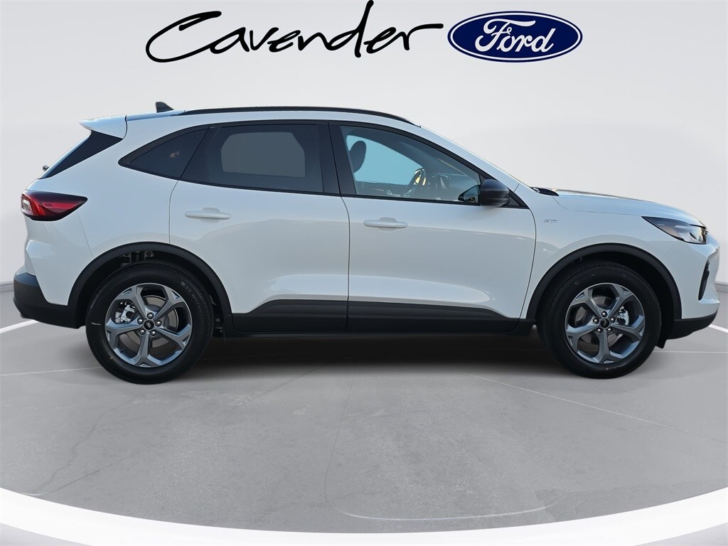 2026 Ford Escape ST-Line photo 4