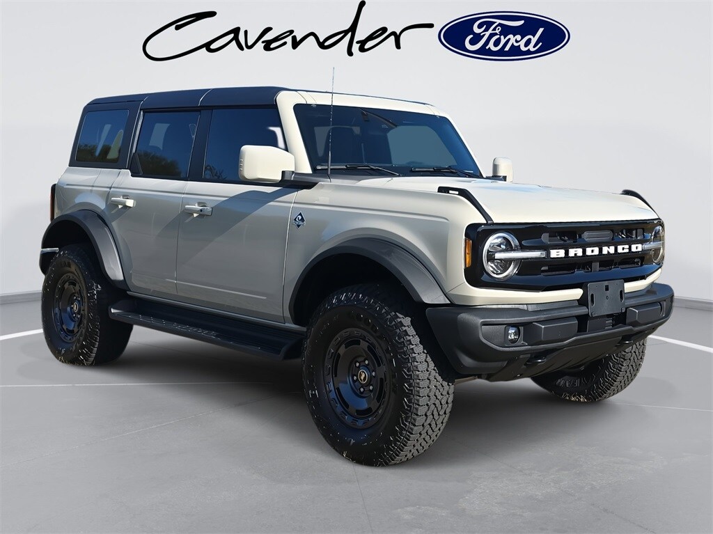 2025 Ford Bronco Outer Banks photo 3