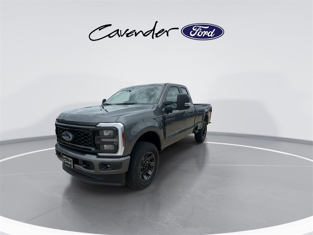 2025 Ford F-350 photo 4