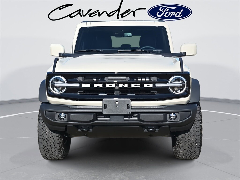 2025 Ford Bronco Outer Banks photo 2