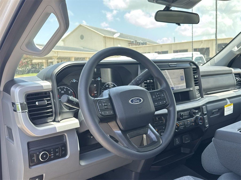 2025 Ford F-350 Super Duty XLT - Photo 10