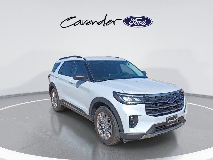 2025 Ford Explorer photo 2