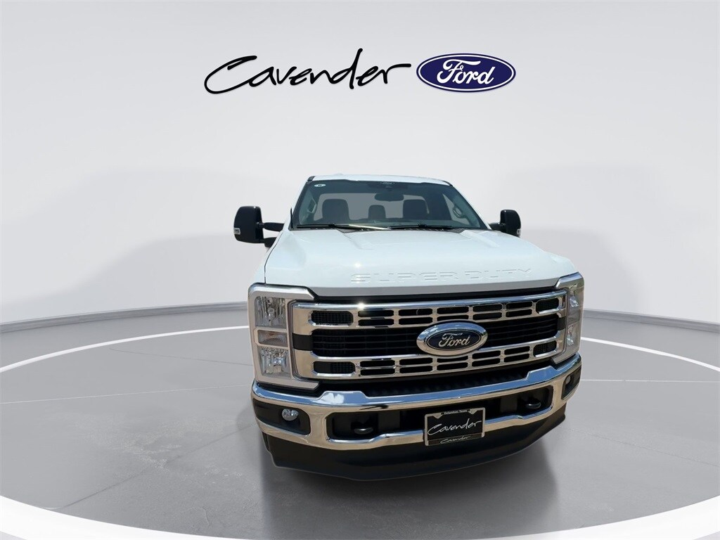 2025 Ford F-350 XLT photo 3