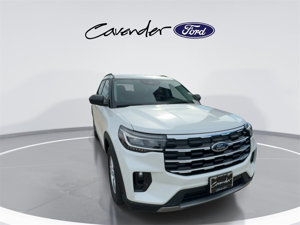 2025 Ford Explorer photo 3