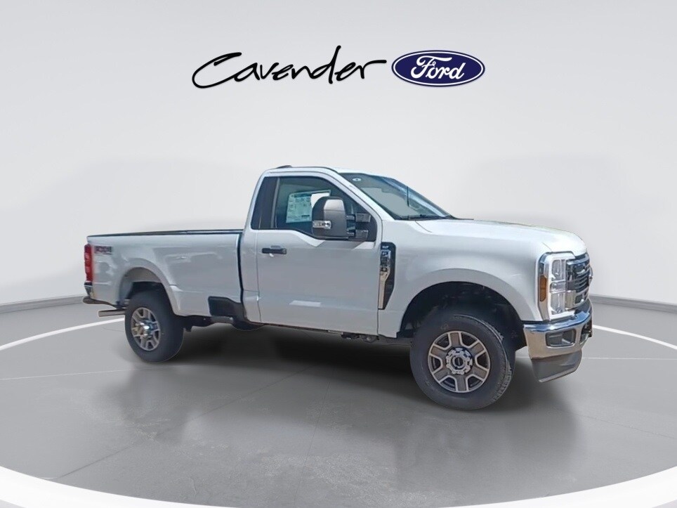 2025 Ford F-350 XLT photo 2