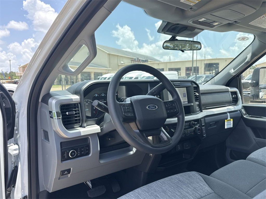 2025 Ford F-350 Super Duty XLT - Photo 10