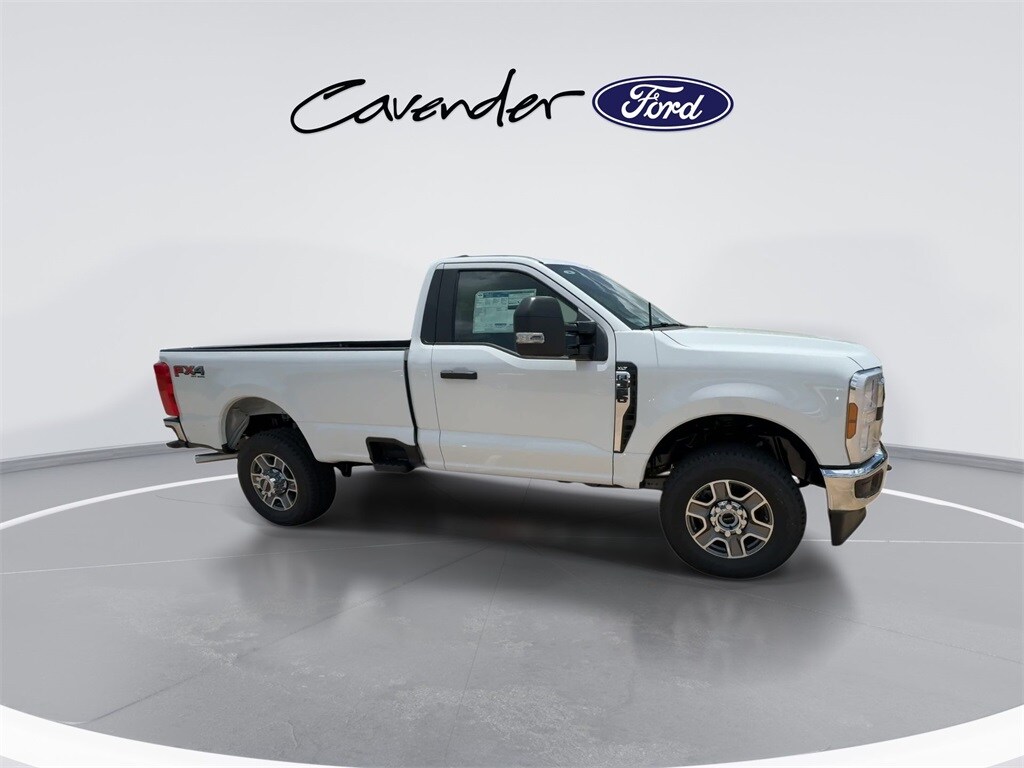 2025 Ford F-350 XLT photo 2