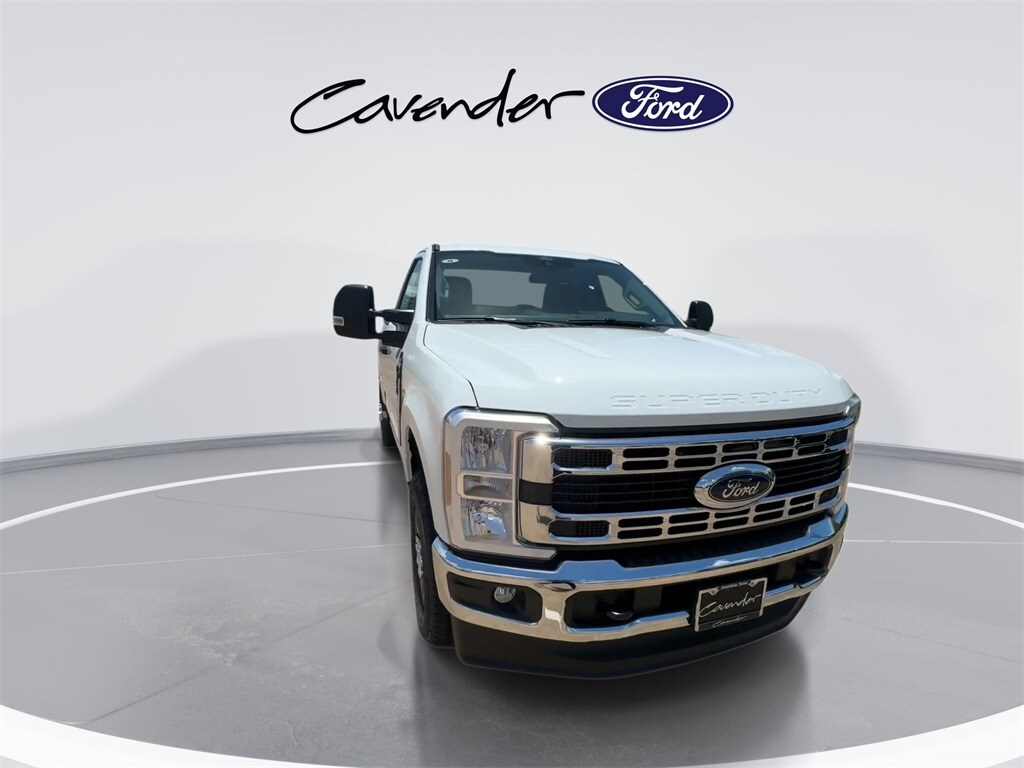 2025 Ford F-350 XLT photo 3