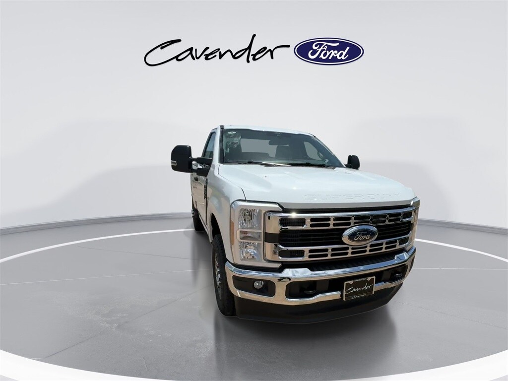 2025 Ford F-350 XLT photo 3