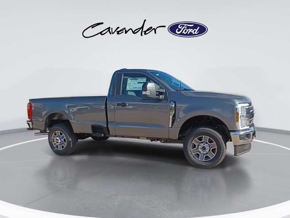 2025 Ford F-350 XLT photo 2