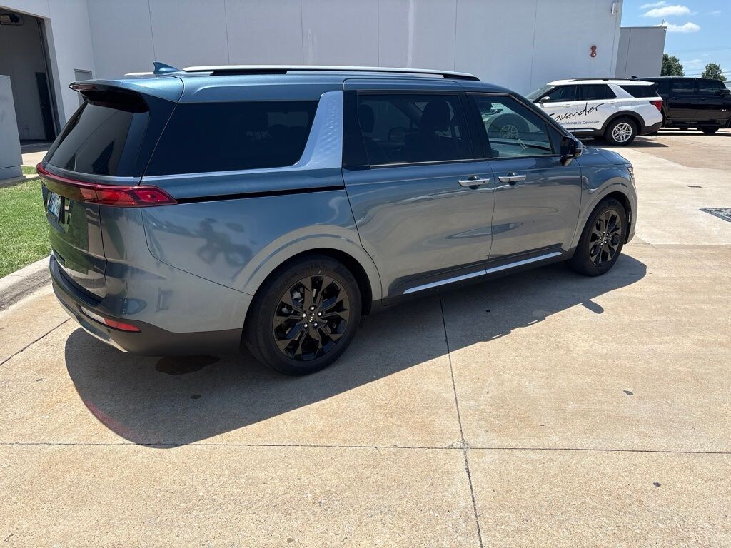 Used 2023 Kia Carnival SX Minivan/Van