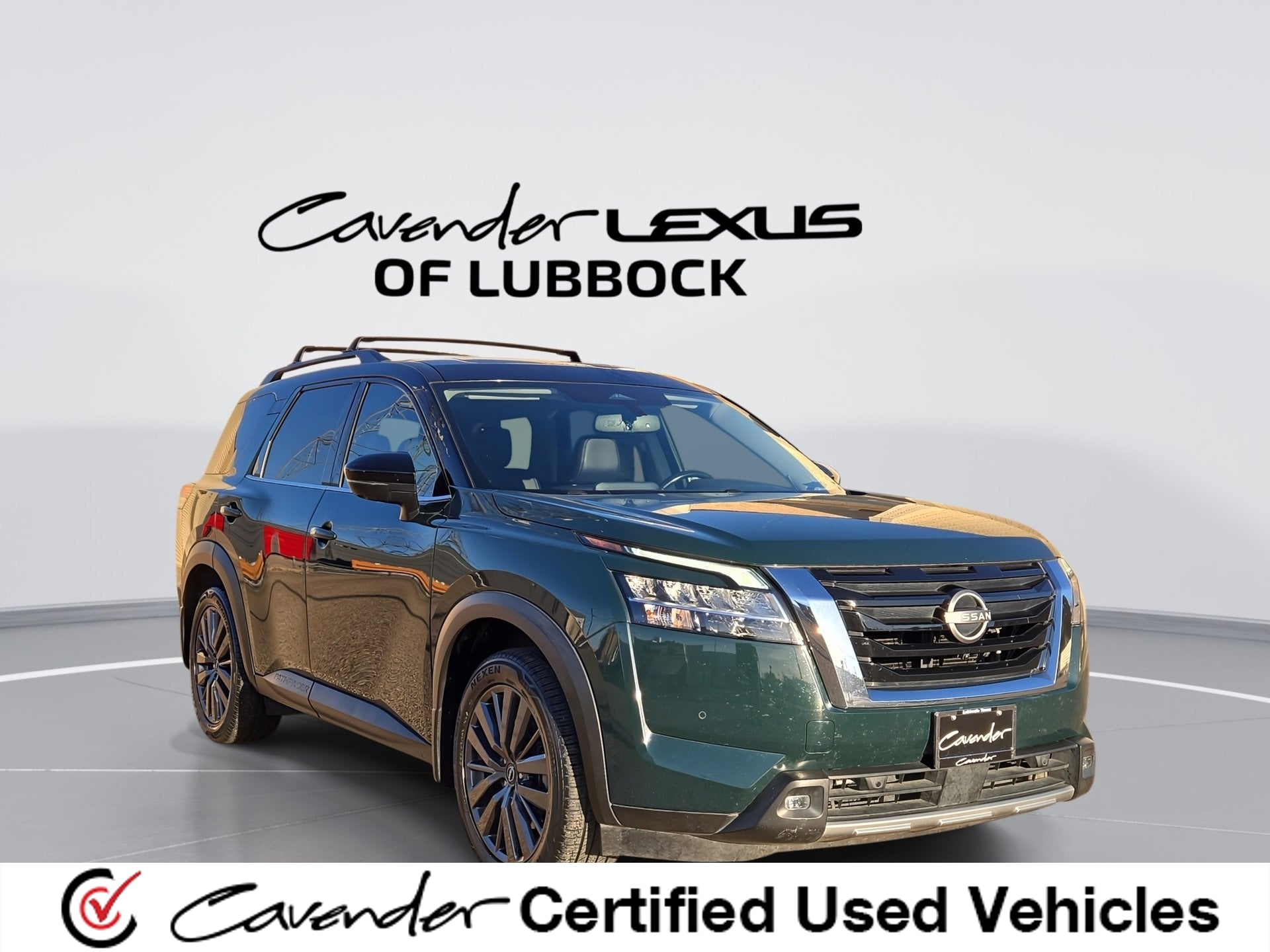 2022 Nissan Pathfinder SL's photo