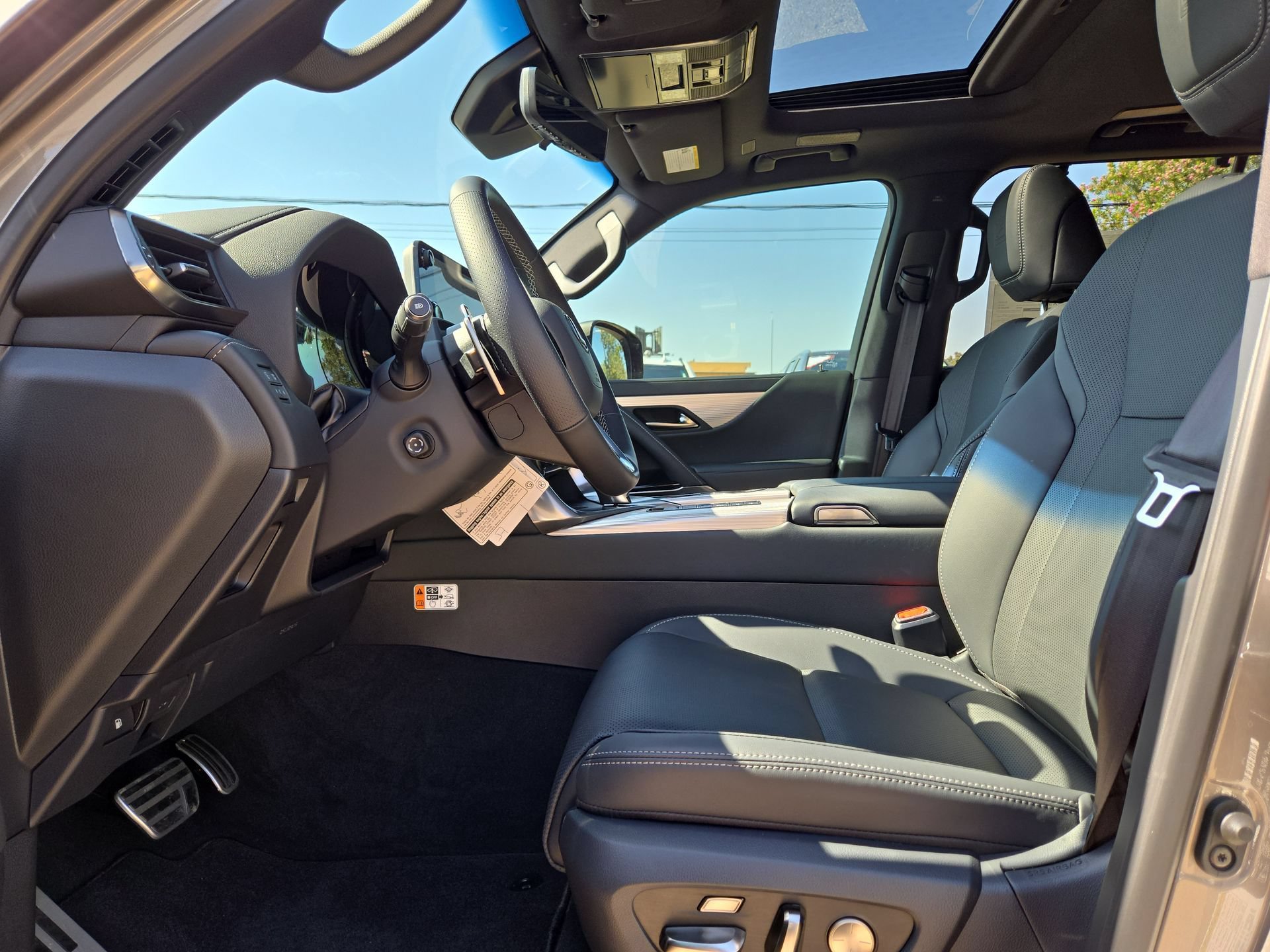 2026 Lexus LX 700h F-Sport - Photo 16