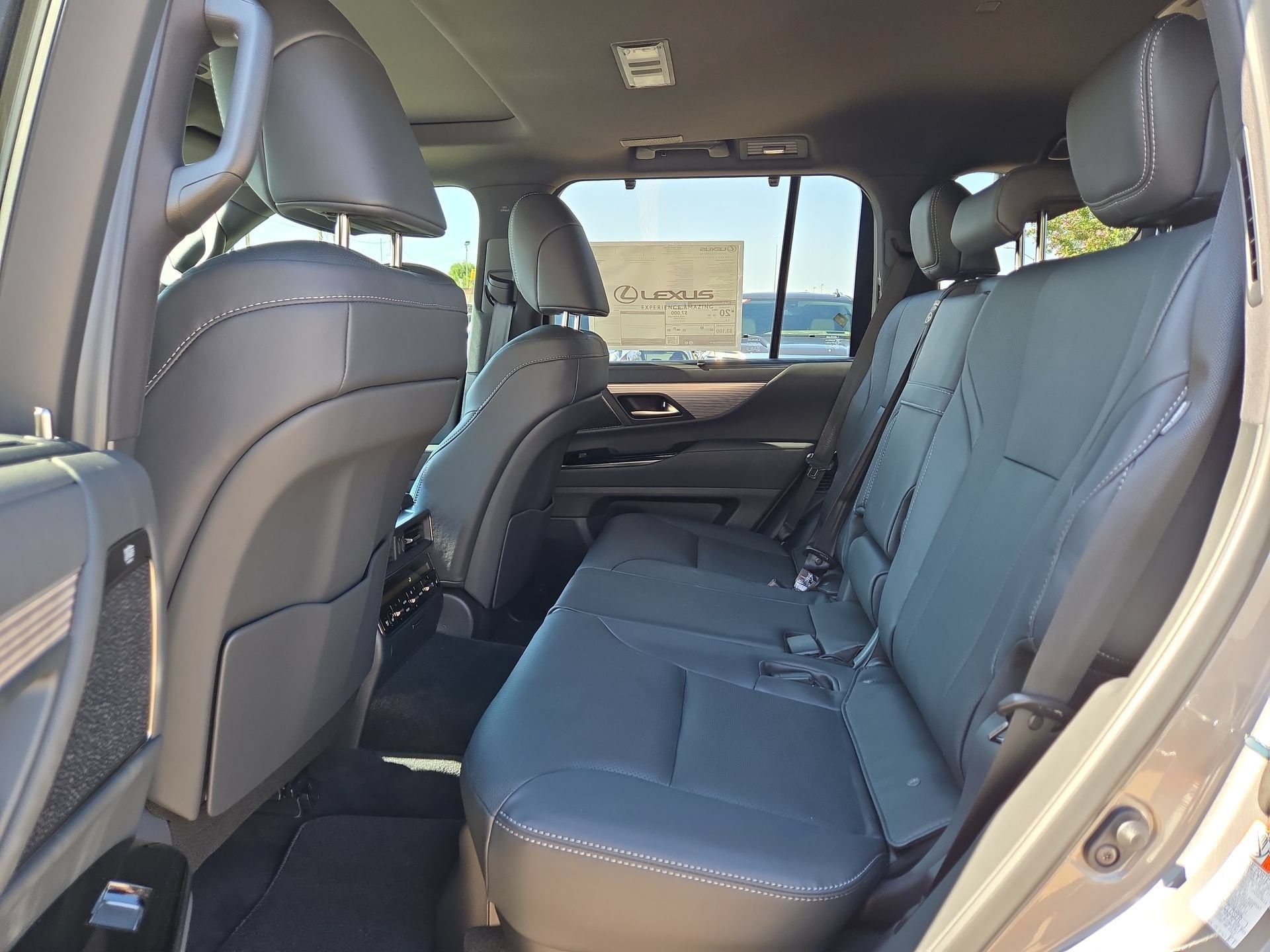 2026 Lexus LX 700h F-Sport - Photo 13