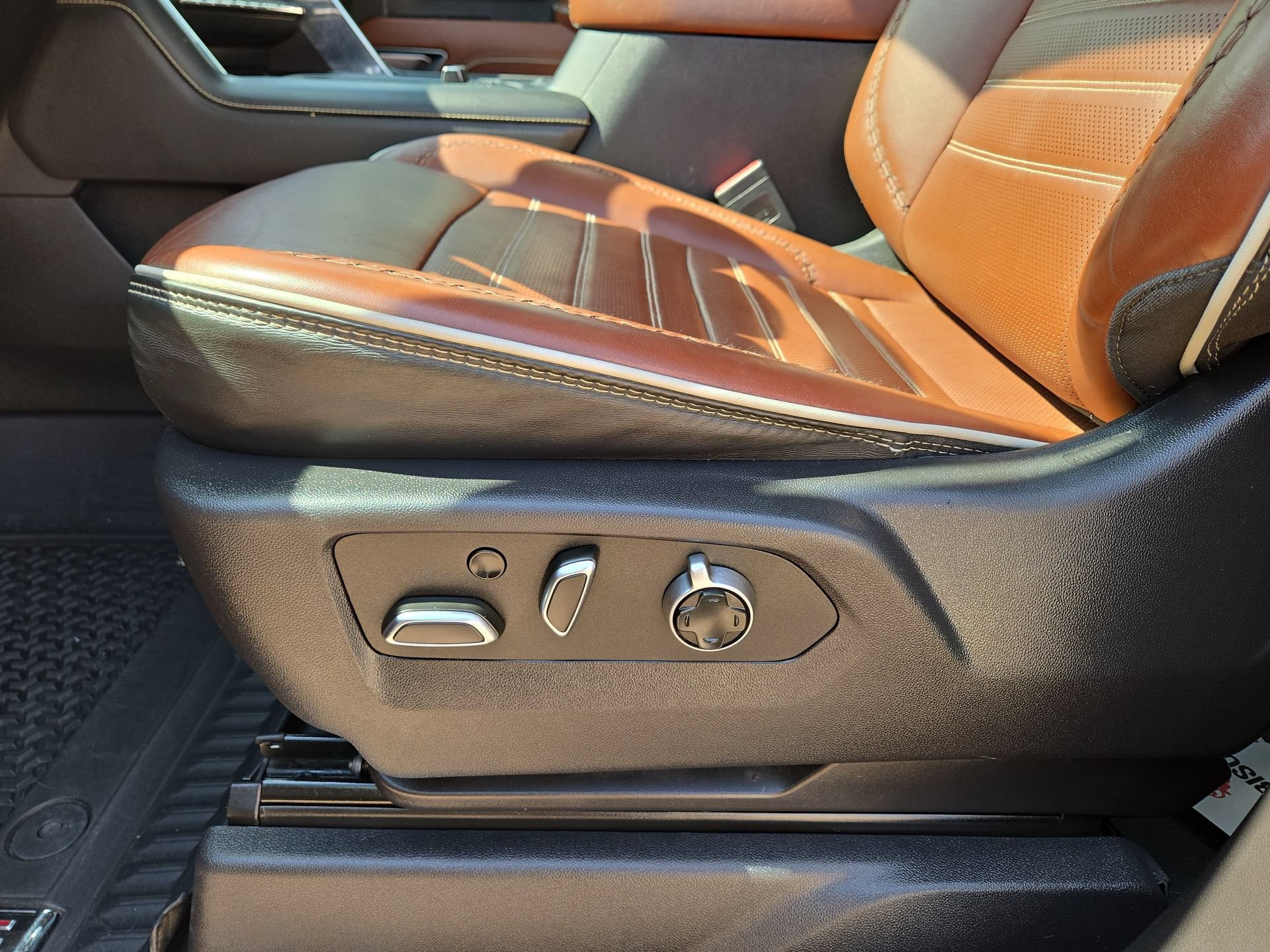 2024 GMC Sierra 2500HD Denali Ultimate - Photo 17