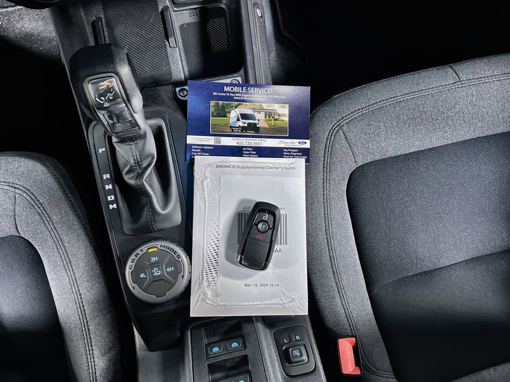 2025 Ford Bronco 4-Door Base - Photo 10