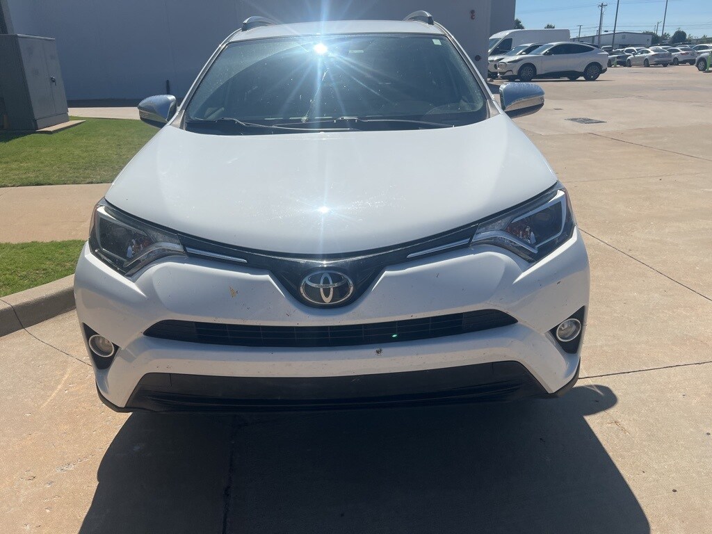 2018 Toyota RAV4 LE photo 3