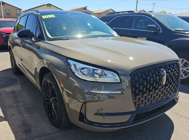 2025 Lincoln Corsair Grand Touring photo 3