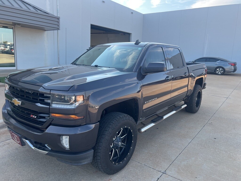 2016 Chevrolet Silverado 1500 LT photo 2