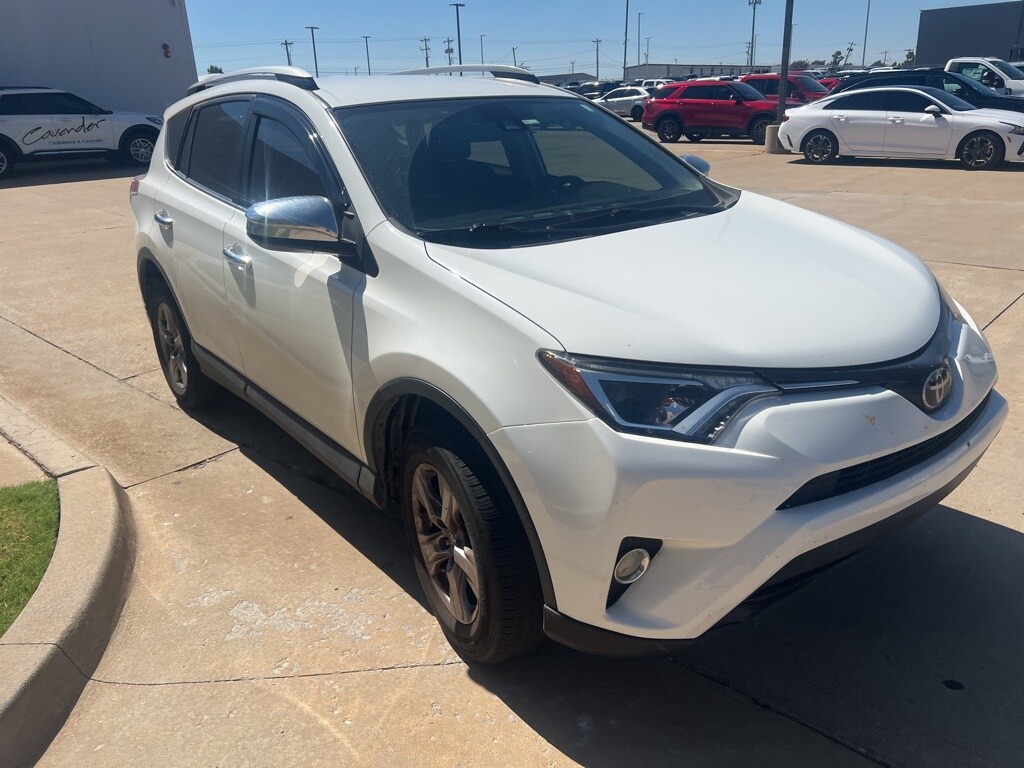 2018 Toyota RAV4 LE photo 2
