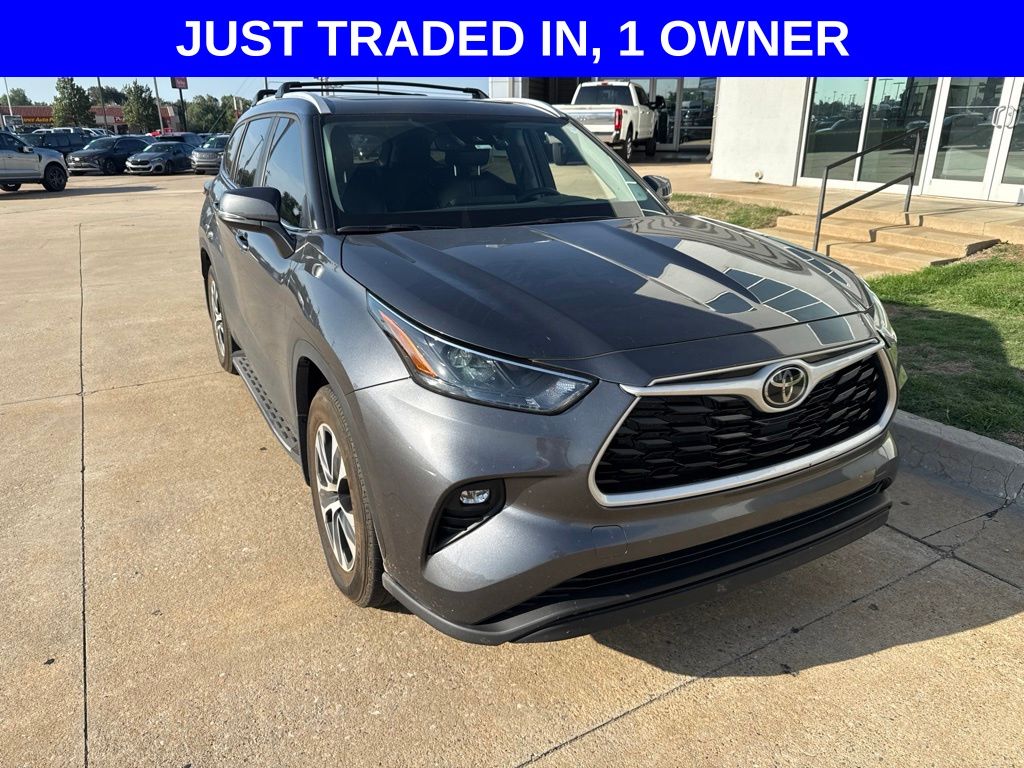 Gray 2024 Toyota Highlander XLE FWD SUV / Crossover Front-Wheel Drive 8-Speed Automatic