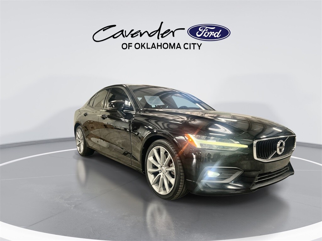 2021 Volvo S60 T5 Momentum photo 2