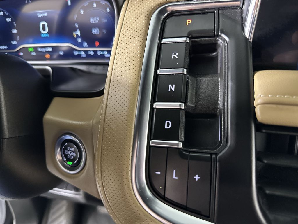 2024 Chevrolet Suburban Premier - Photo 16