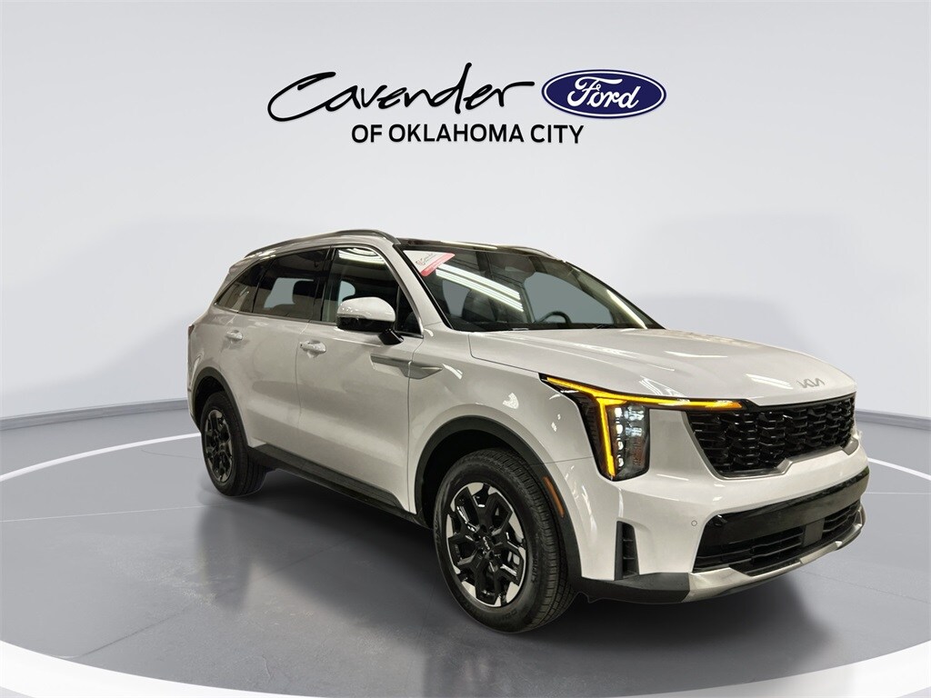 2025 Kia Sorento S photo 2