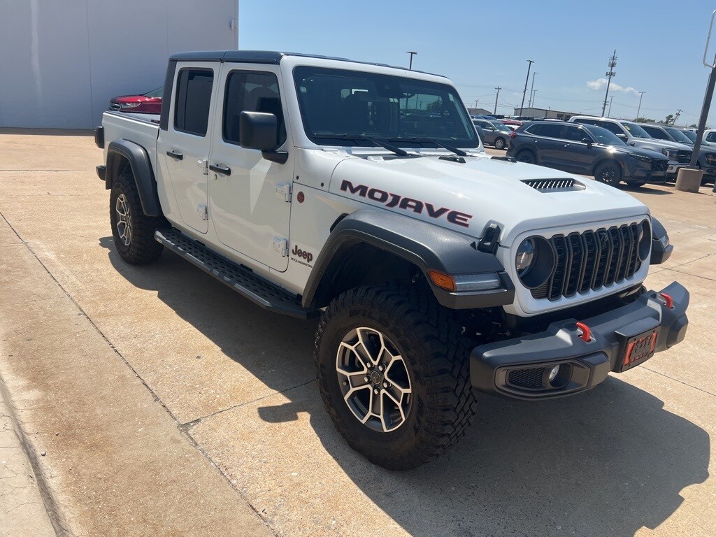 2024 Jeep Gladiator Mojave photo 3