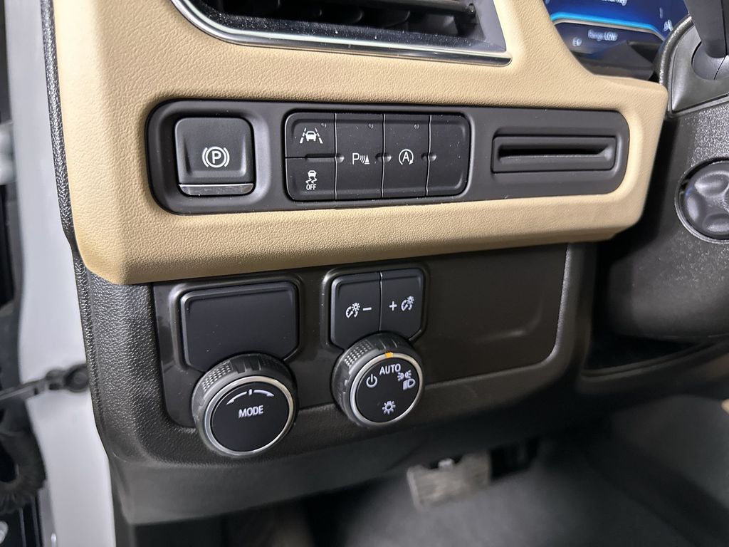 2024 Chevrolet Suburban Premier - Photo 18