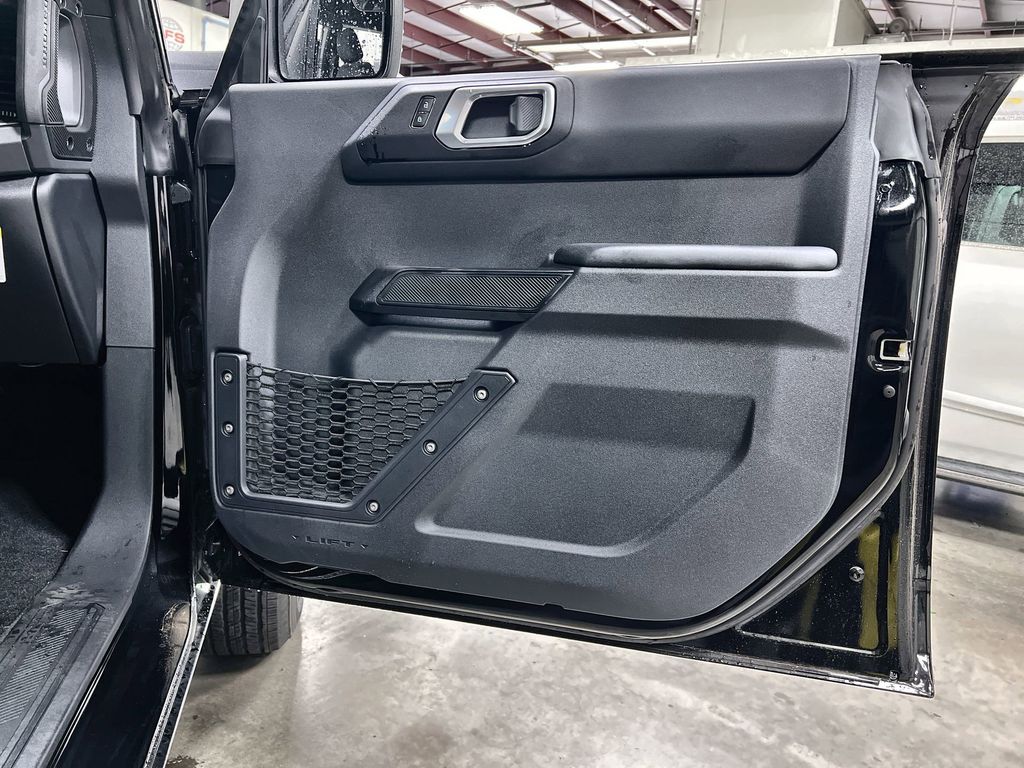 2025 Ford Bronco 4-Door Base - Photo 30