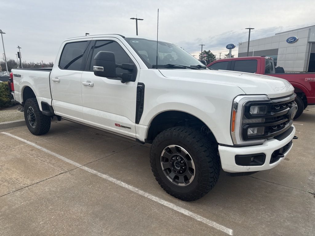 2023 Ford F-250 Super Duty Lariat Crew Cab 4WD