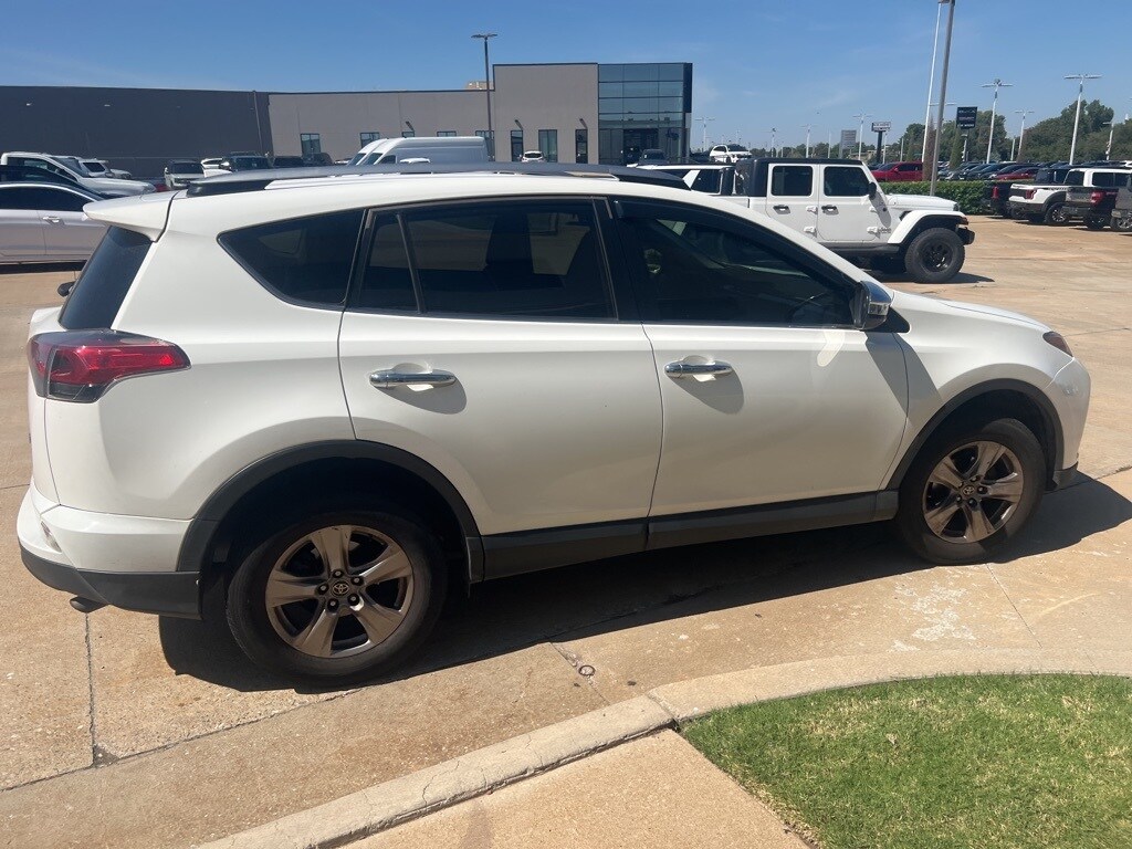 2018 Toyota RAV4 LE photo 4