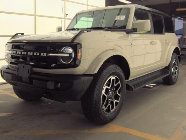 2025 Ford Bronco Outer Banks 4-Door 4WD
