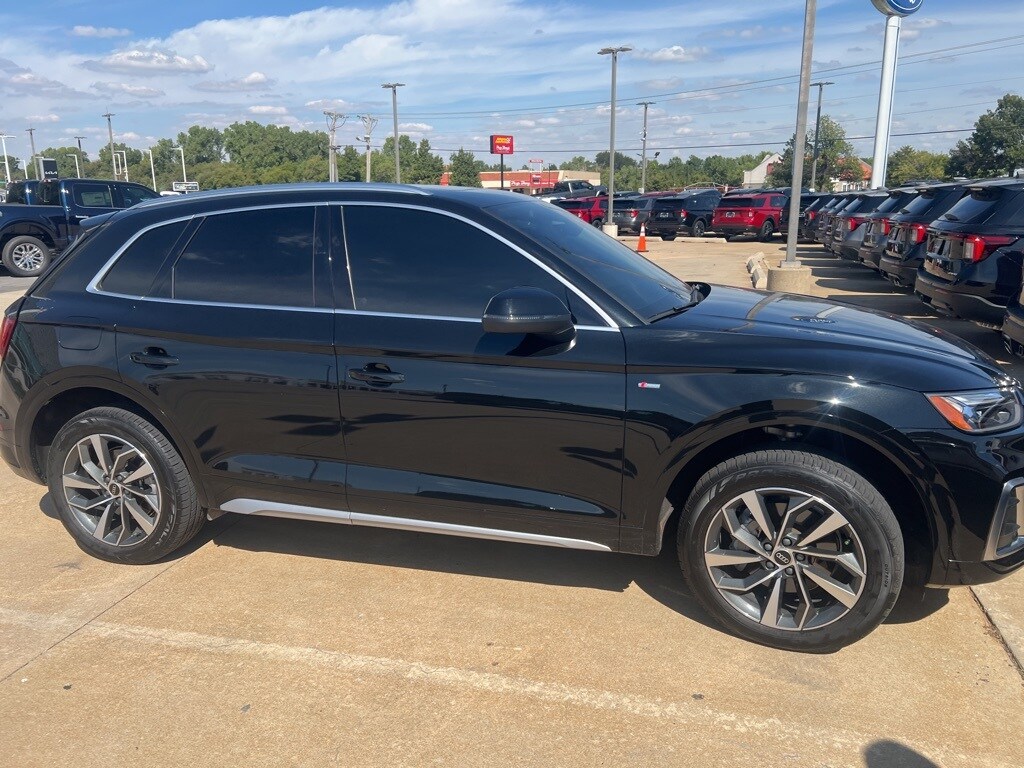 2023 Audi Q5 45 S line Premium Plus photo 2