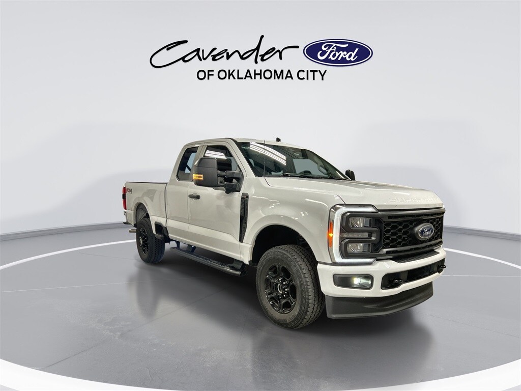 2023 Ford F-250 photo 2