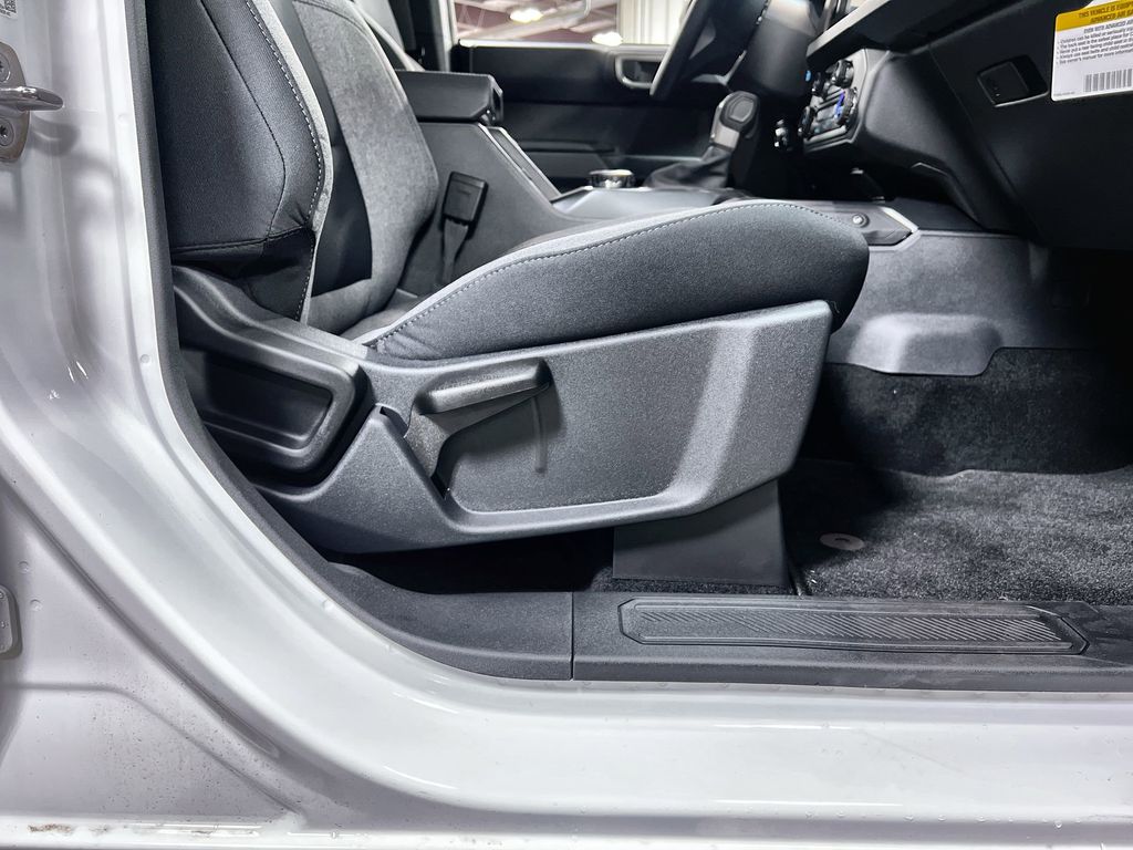 2025 Ford Bronco 4-Door Base - Photo 29