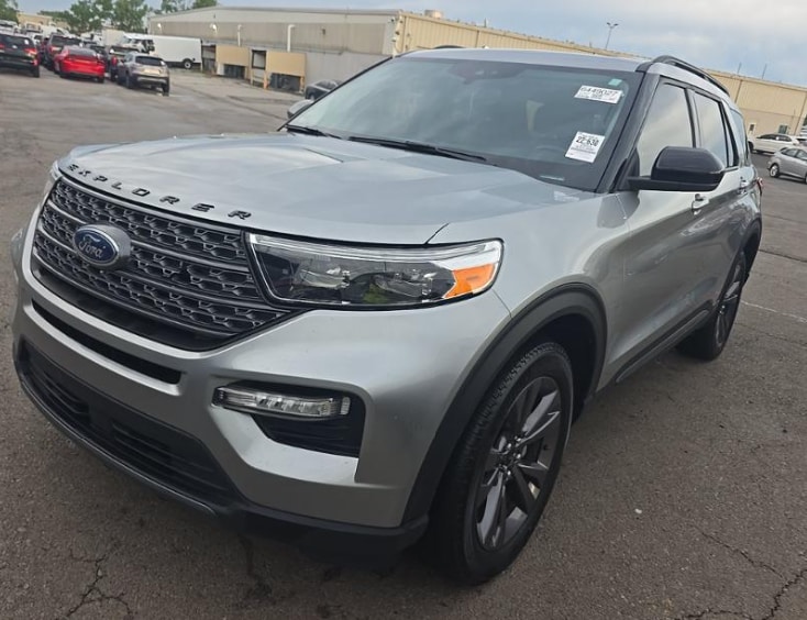2023 Ford Explorer XLT 4WD's photo