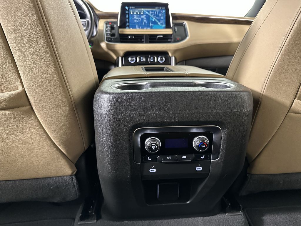 2024 Chevrolet Suburban Premier - Photo 22