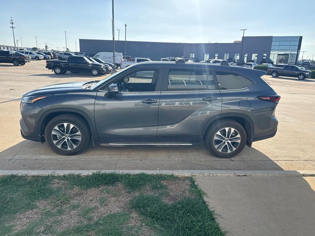 Used 2024 Toyota Highlander XLE SUV