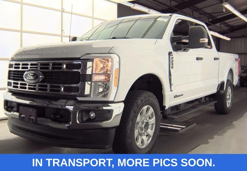 Oxford White 2024 Ford F-250 Super Duty Pickup Truck Four-Wheel Drive Automatic
