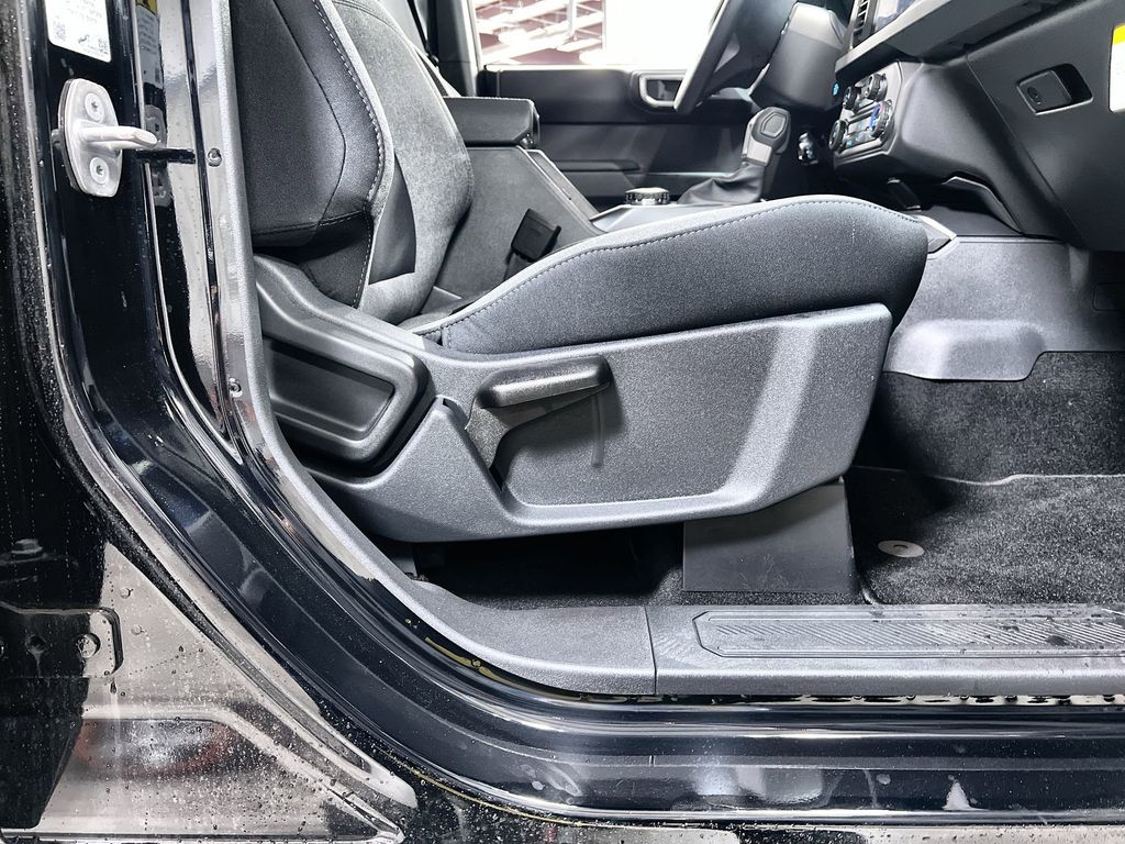 2025 Ford Bronco 4-Door Base - Photo 29