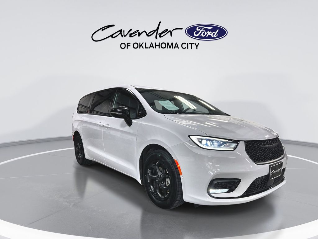 Used 2024 Chrysler Pacifica PHEV Select with VIN 2C4RC1S72RR174380 for sale in Oklahoma City, OK
